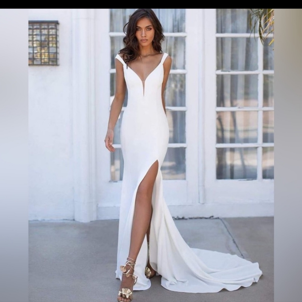 Alamour Reina White Gown with Train